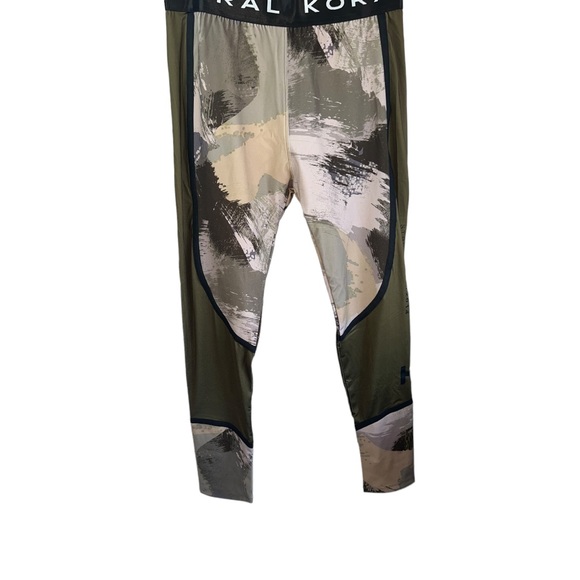 Koral X Infinity Leggings cropped camo print Medium - Picture 9 of 12